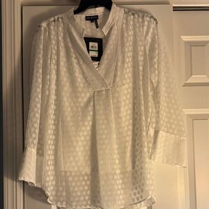 Halston Heritage Cream Textured Blouse 2 piece Size Large. Beautiful!